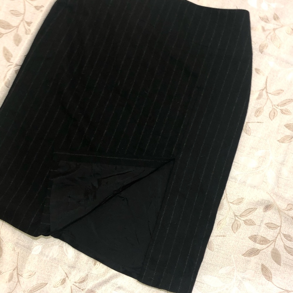 Banana Republic Striped Navy Pencil skirt